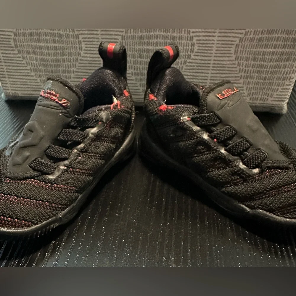 Nike excellent preowned